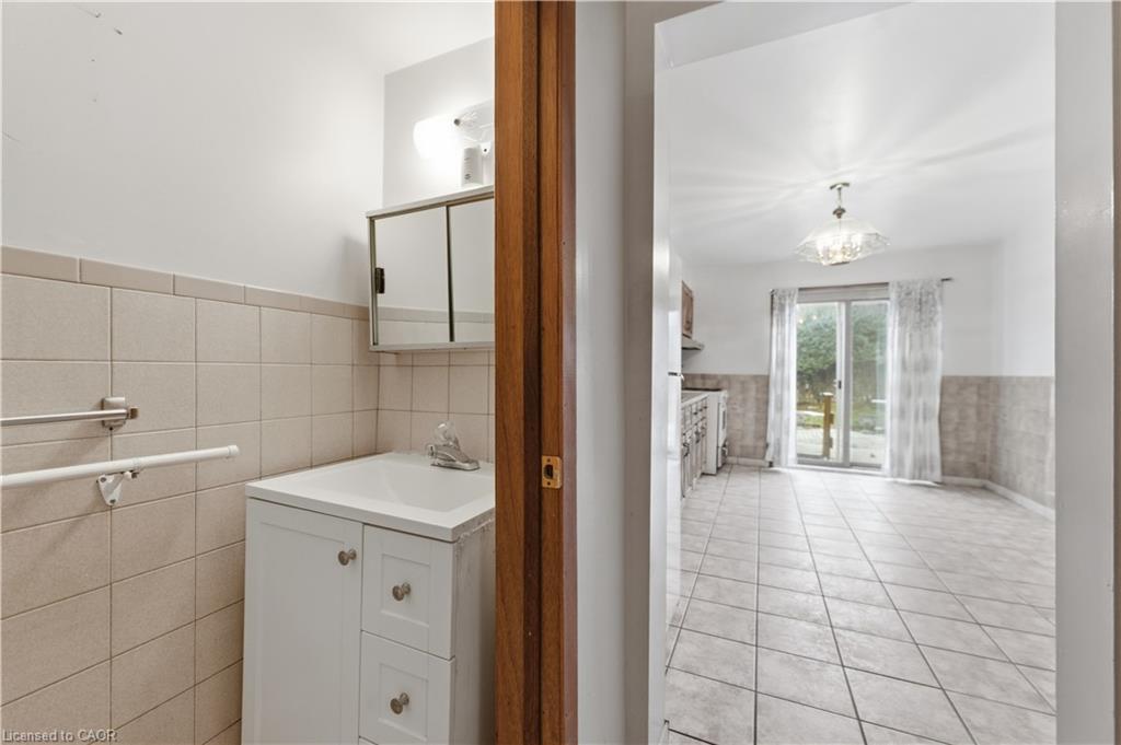 241 Robert Street, Hamilton, ON - Indoor