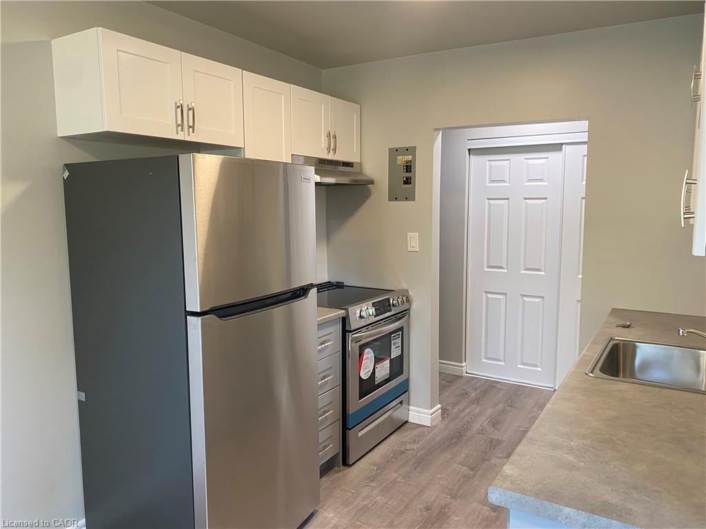 7-154 Elgin Street N, Cambridge, ON - Indoor Photo Showing Kitchen