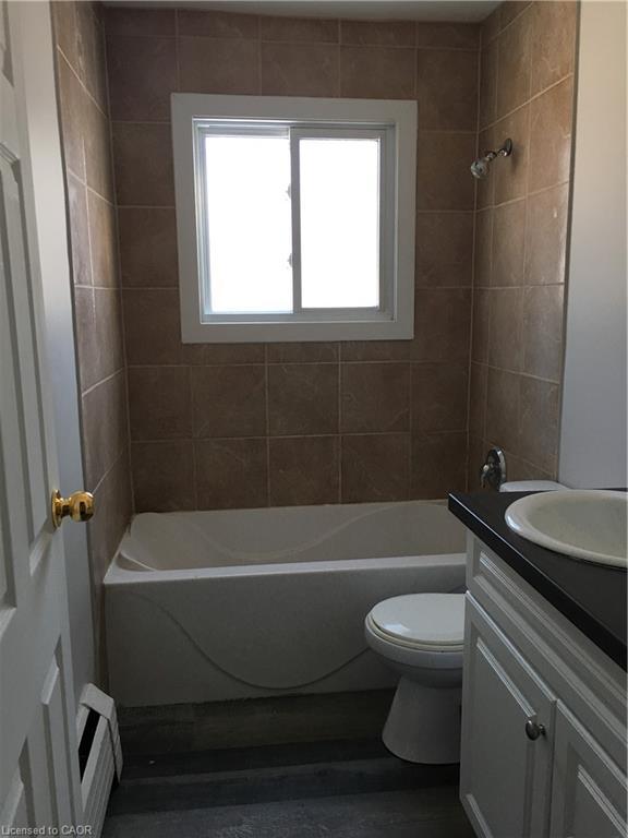 7-154 Elgin Street N, Cambridge, ON - Indoor Photo Showing Bathroom