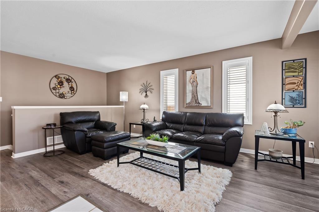 208 Autumn Crescent, Welland, ON - Indoor Photo Showing Living Room