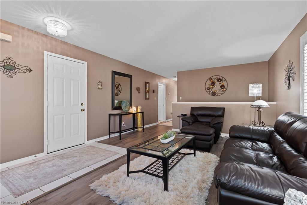 208 Autumn Crescent, Welland, ON - Indoor Photo Showing Living Room