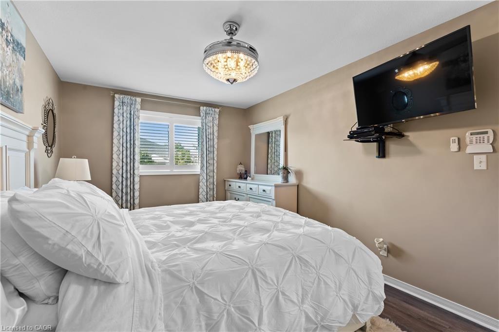 208 Autumn Crescent, Welland, ON - Indoor Photo Showing Bedroom