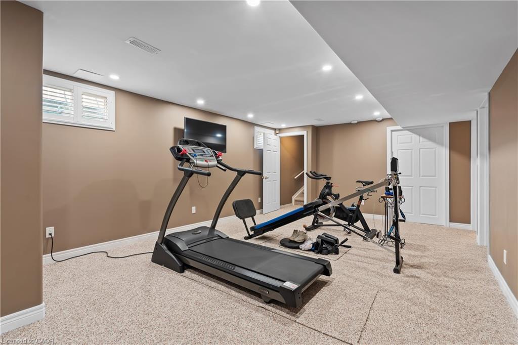 208 Autumn Crescent, Welland, ON - Indoor Photo Showing Gym Room