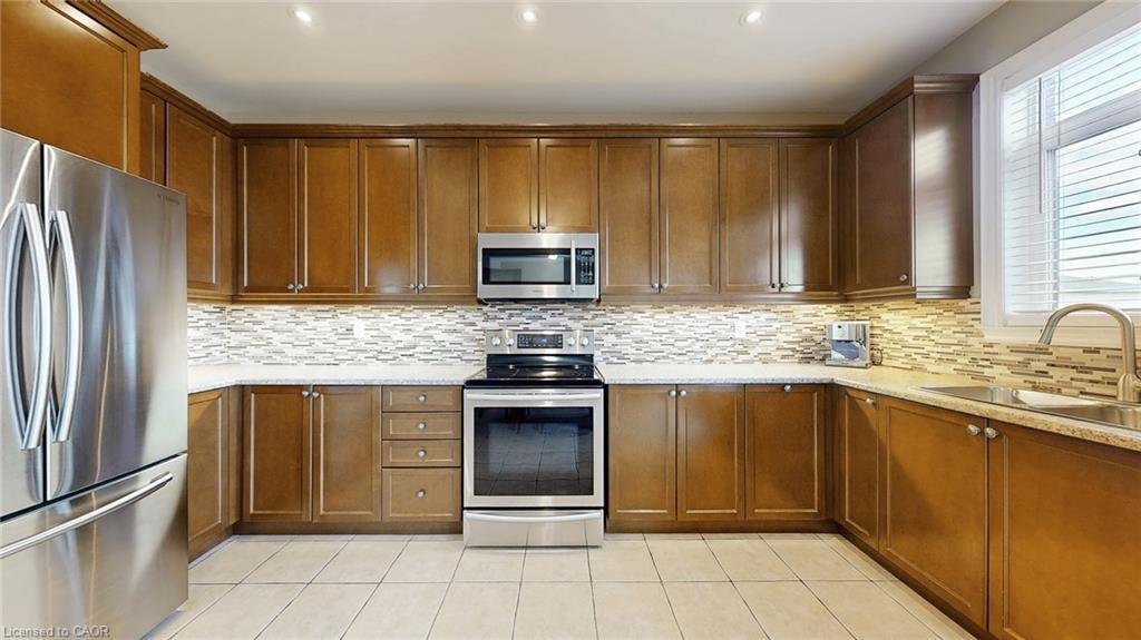 50 Bankfield Crescent, Stoney Creek, ON - Indoor Photo Showing Kitchen