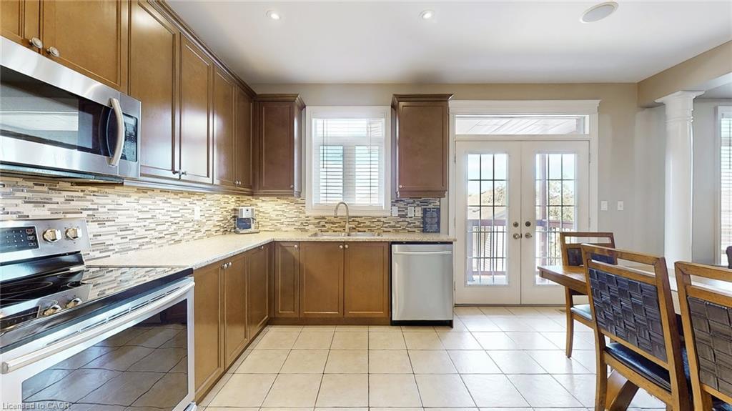 50 Bankfield Crescent, Stoney Creek, ON - Indoor Photo Showing Kitchen With Upgraded Kitchen
