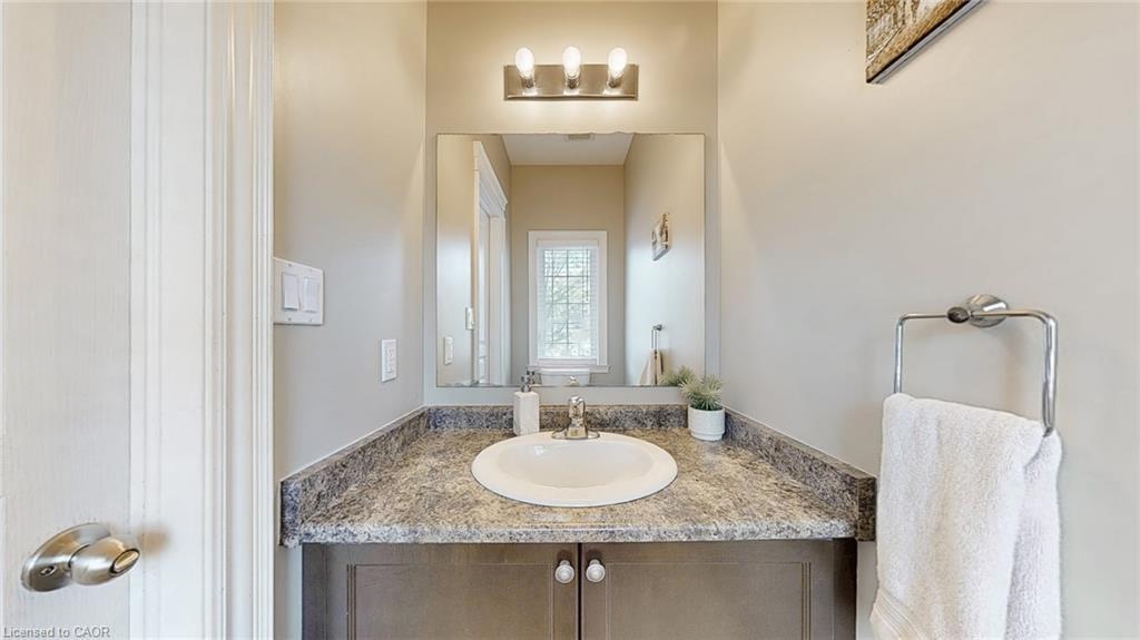 50 Bankfield Crescent, Stoney Creek, ON - Indoor Photo Showing Bathroom