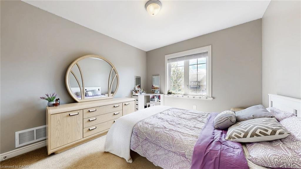 50 Bankfield Crescent, Stoney Creek, ON - Indoor Photo Showing Bedroom