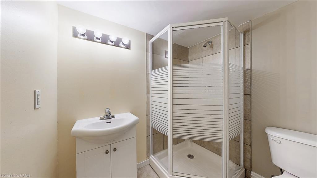 50 Bankfield Crescent, Stoney Creek, ON - Indoor Photo Showing Bathroom