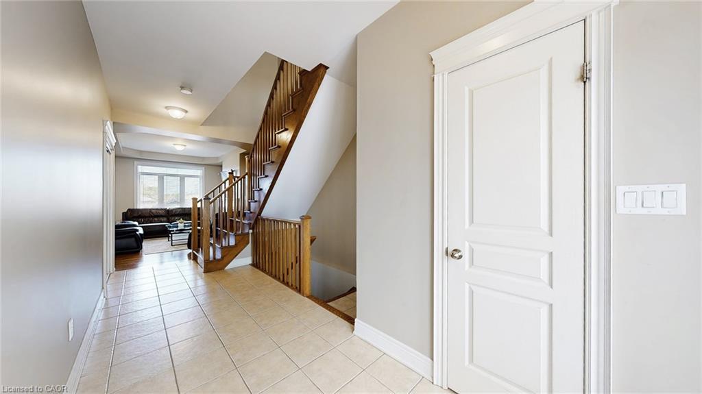 50 Bankfield Crescent, Stoney Creek, ON - Indoor Photo Showing Other Room