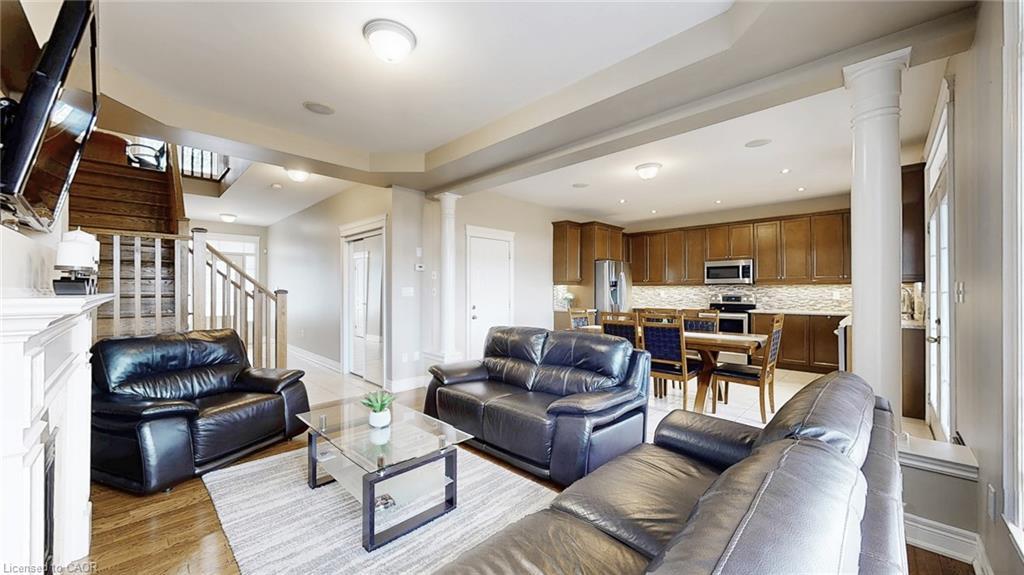 50 Bankfield Crescent, Stoney Creek, ON - Indoor Photo Showing Living Room
