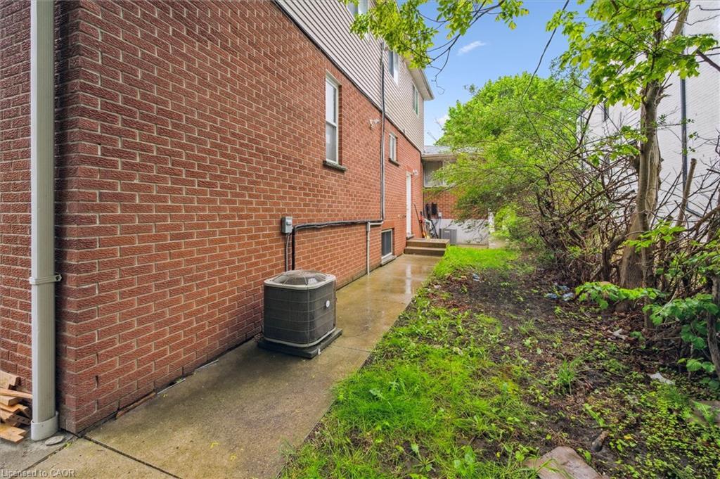 155 University Avenue E, Waterloo, ON