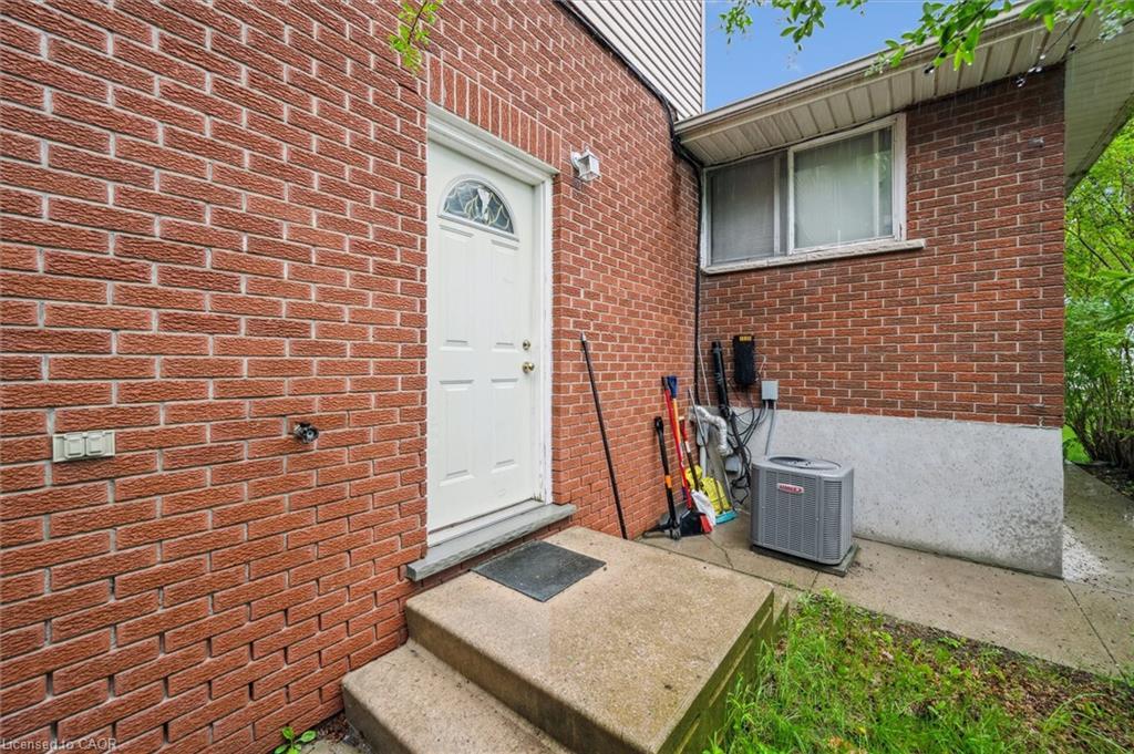 155 University Avenue E, Waterloo, ON