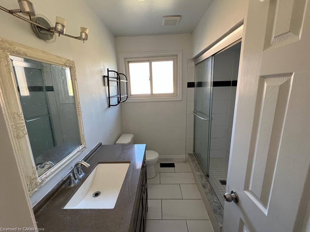 643 West 5Th Street, Hamilton, ON - Indoor Photo Showing Bathroom