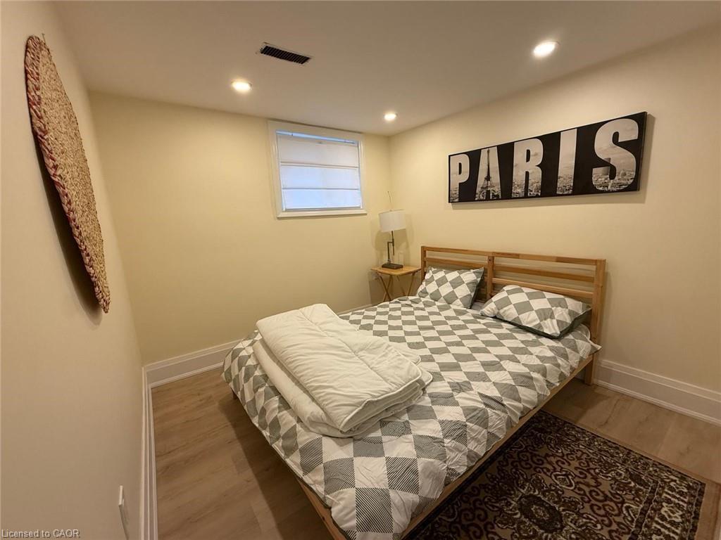 643 West 5Th Street, Hamilton, ON - Indoor Photo Showing Bedroom
