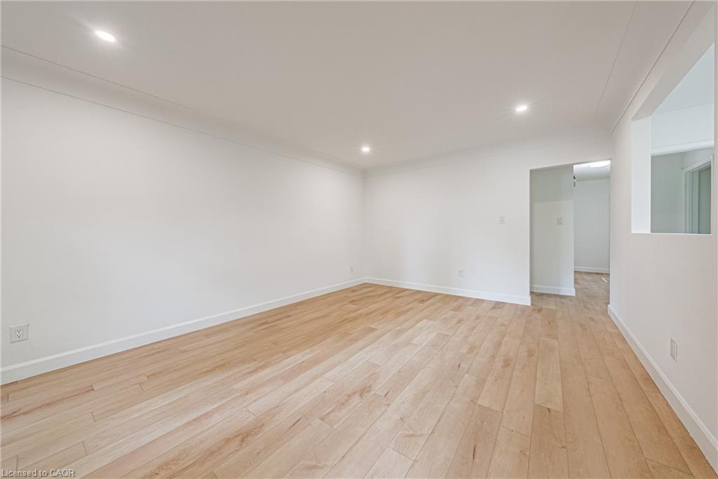 224 West 16Th Street, Hamilton, ON - Indoor Photo Showing Other Room