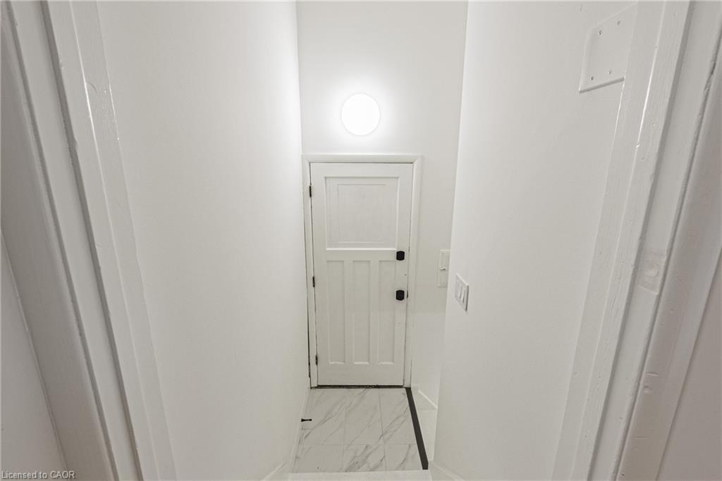 224 West 16Th Street, Hamilton, ON - Indoor Photo Showing Other Room