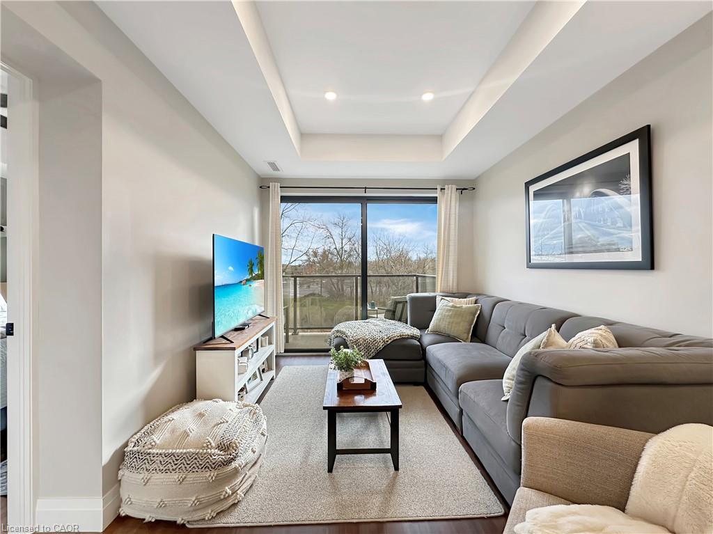213-64 Main Street N, Hagersville, ON - Indoor Photo Showing Living Room