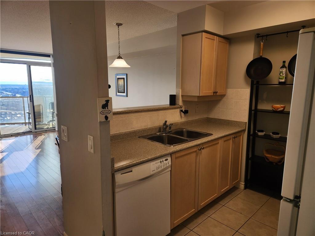 2922-700 Humberwood Boulevard, Etobicoke, ON - Indoor Photo Showing Kitchen With Double Sink