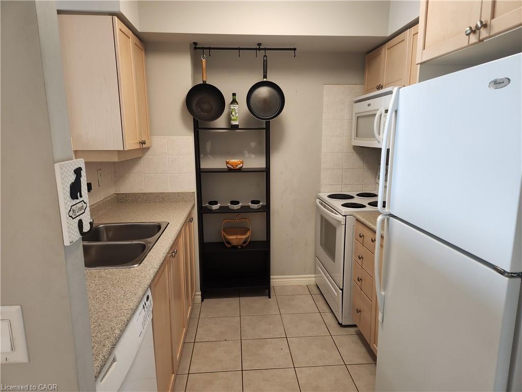 2922-700 Humberwood Boulevard, Etobicoke, ON - Indoor Photo Showing Kitchen With Double Sink