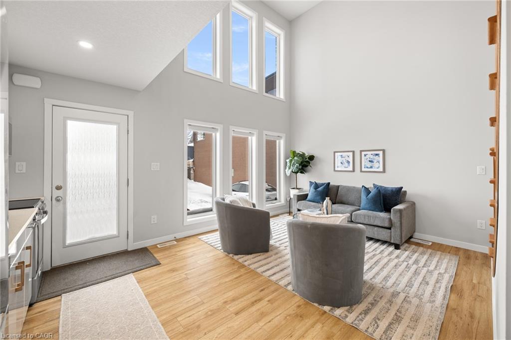 1242 King Street E, Kitchener, ON - Indoor