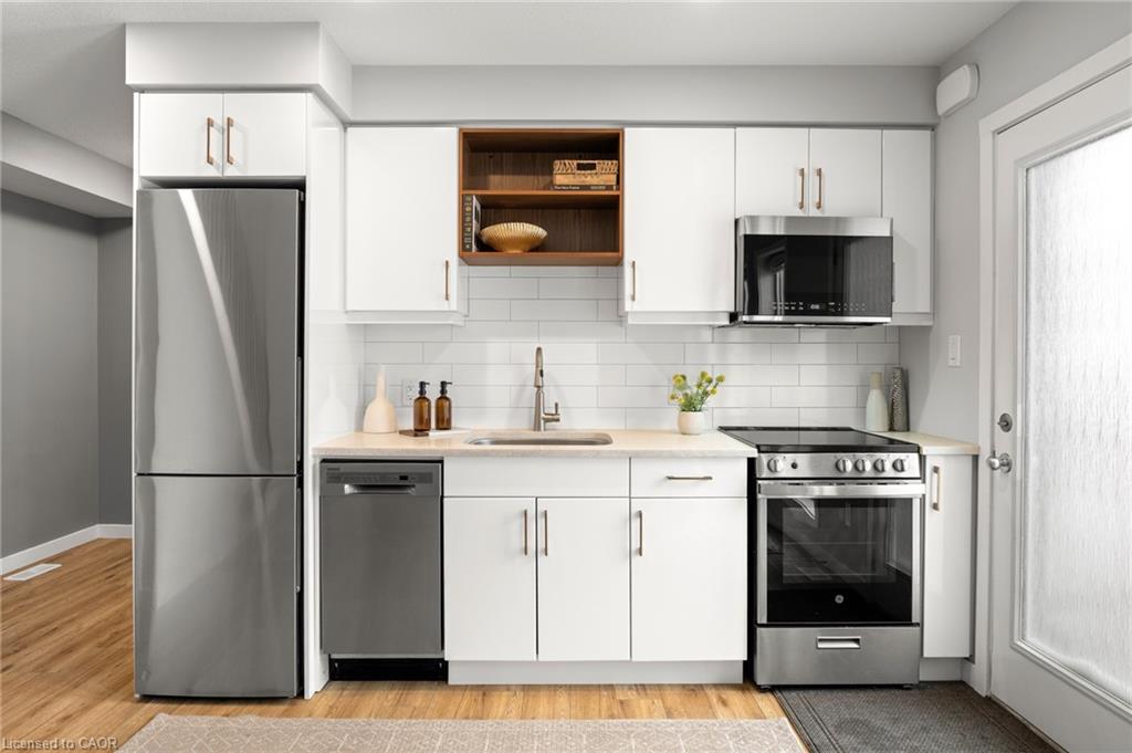 1242 King Street E, Kitchener, ON - Indoor Photo Showing Kitchen With Upgraded Kitchen