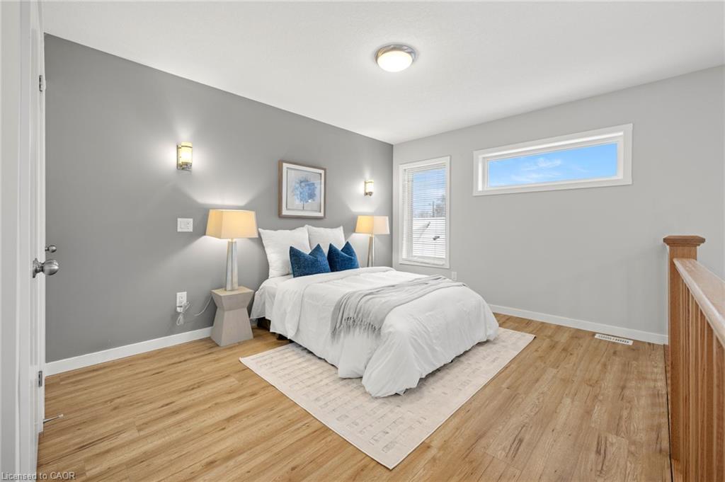 1242 King Street E, Kitchener, ON - Indoor Photo Showing Bedroom