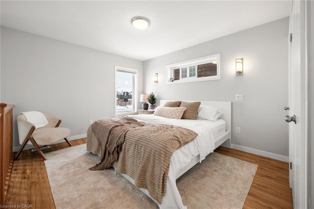 1242 King Street E, Kitchener, ON - Indoor Photo Showing Bedroom