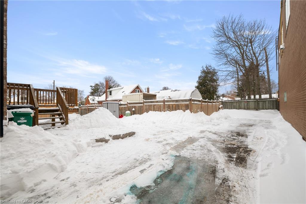 1242 King Street E, Kitchener, ON - Outdoor