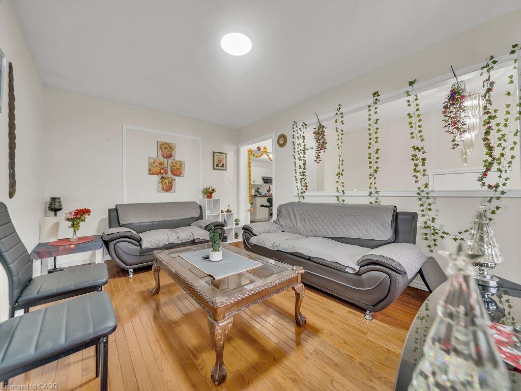 125 Stonyburn Crescent, Cambridge, ON - Indoor Photo Showing Living Room