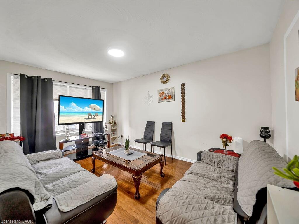 125 Stonyburn Crescent, Cambridge, ON - Indoor Photo Showing Living Room