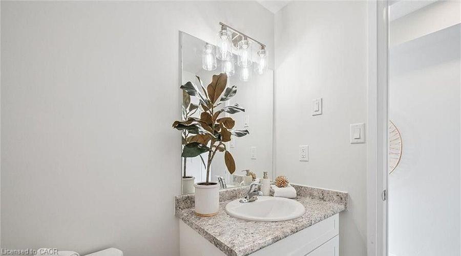 D9-24 Morrison Road, Kitchener, ON - Indoor Photo Showing Bathroom