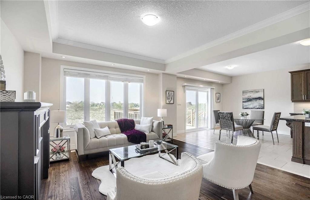 238 Nashville Circle, Hamilton, ON - Indoor Photo Showing Living Room