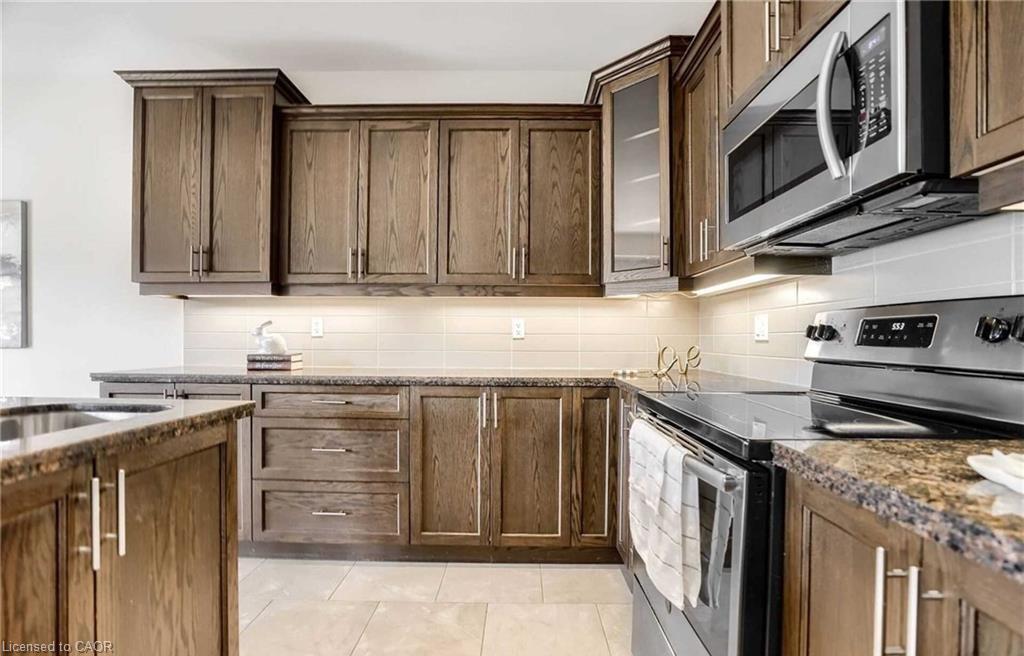 238 Nashville Circle, Hamilton, ON - Indoor Photo Showing Kitchen
