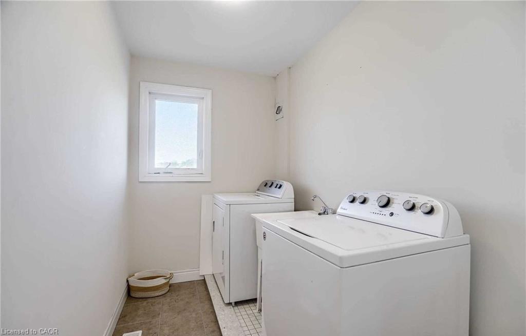 238 Nashville Circle, Hamilton, ON - Indoor Photo Showing Laundry Room
