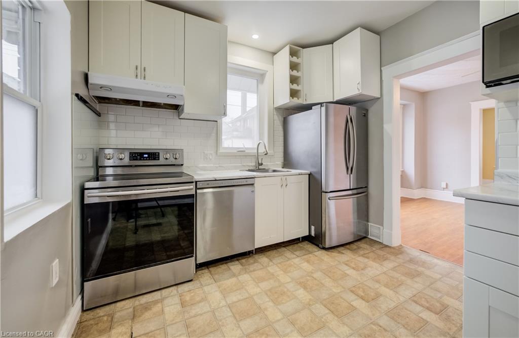 151 Courtland Avenue E, Kitchener, ON - Indoor Photo Showing Kitchen