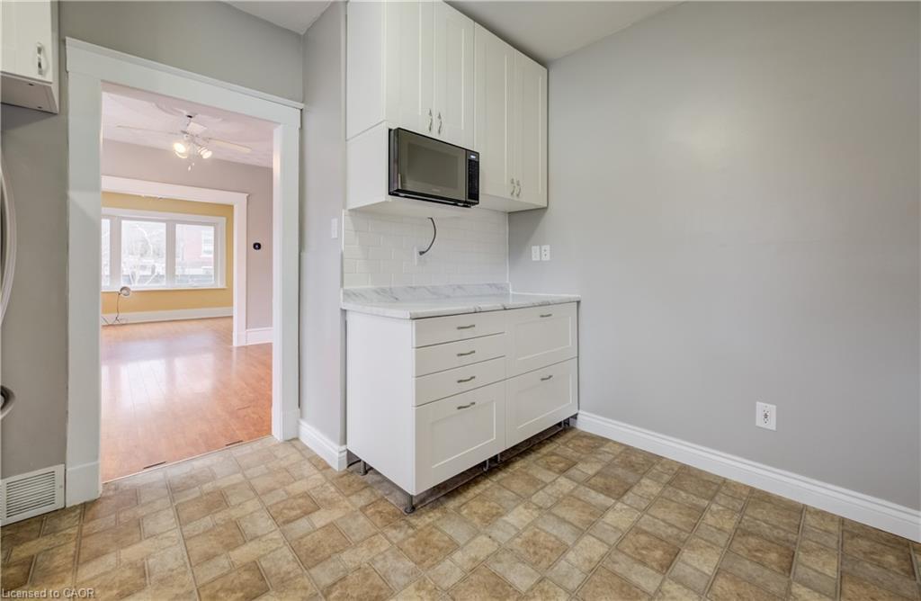 151 Courtland Avenue E, Kitchener, ON - Indoor