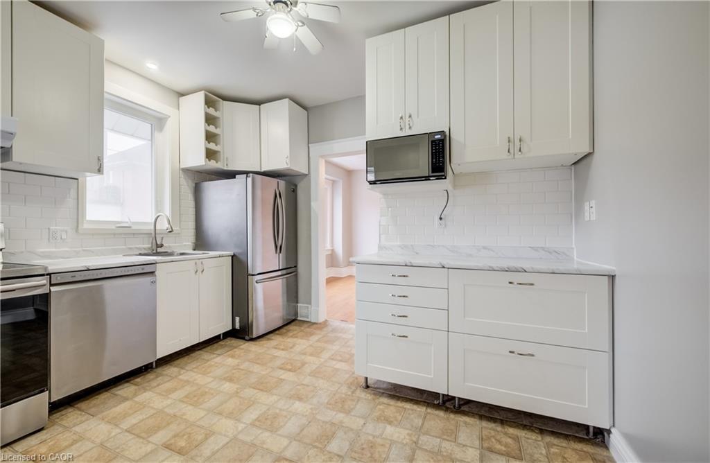 151 Courtland Avenue E, Kitchener, ON - Indoor Photo Showing Kitchen