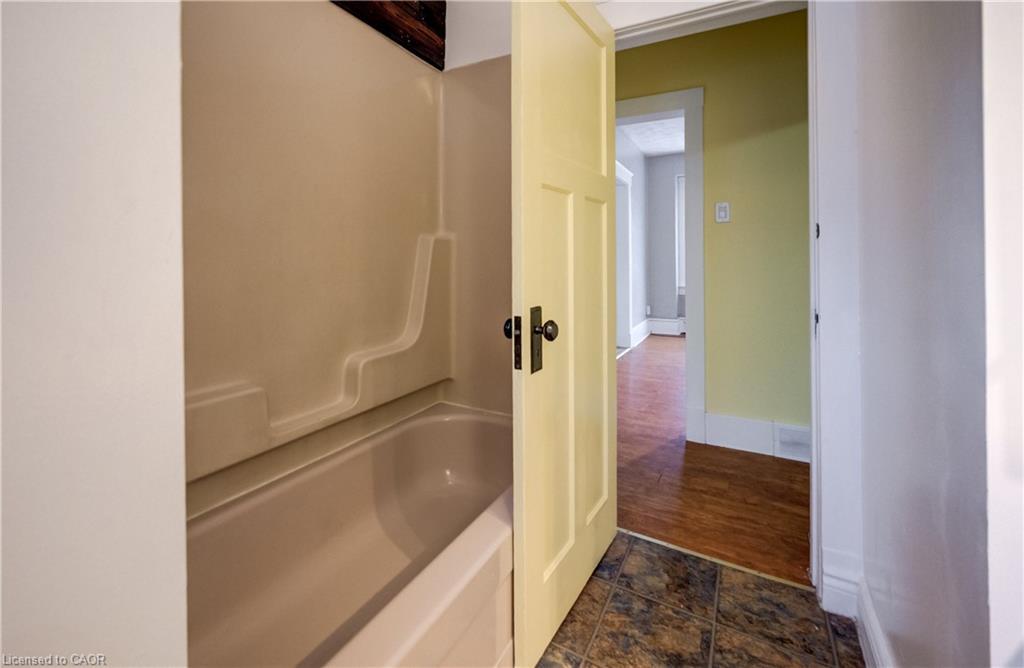 151 Courtland Avenue E, Kitchener, ON - Indoor Photo Showing Bathroom
