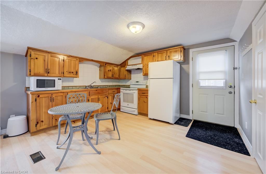 151 Courtland Avenue E, Kitchener, ON - Indoor Photo Showing Kitchen