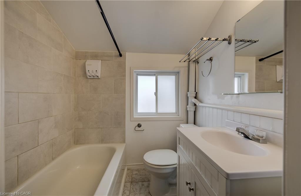 151 Courtland Avenue E, Kitchener, ON - Indoor Photo Showing Bathroom
