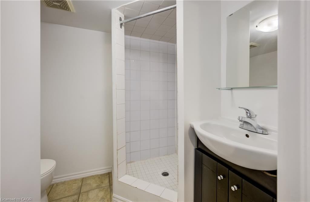 151 Courtland Avenue E, Kitchener, ON - Indoor Photo Showing Bathroom
