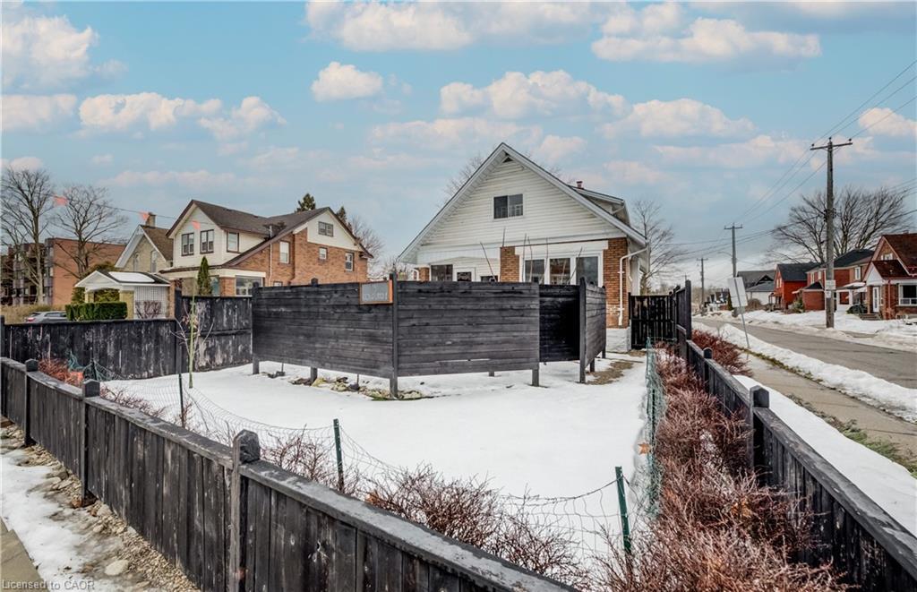 151 Courtland Avenue E, Kitchener, ON - Outdoor