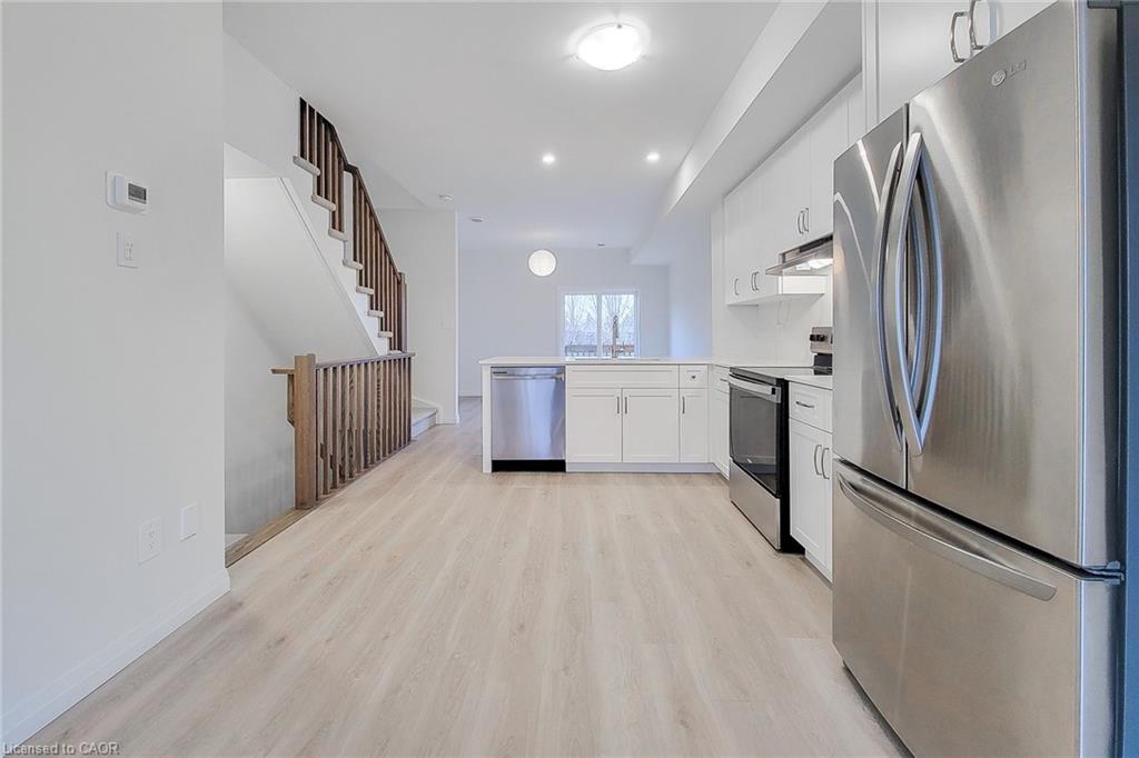 20-720 Grey Street, Brantford, ON - Indoor Photo Showing Kitchen With Upgraded Kitchen