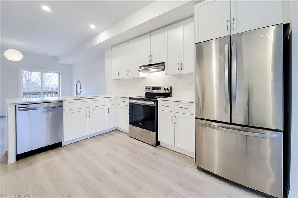 20-720 Grey Street, Brantford, ON - Indoor Photo Showing Kitchen With Upgraded Kitchen