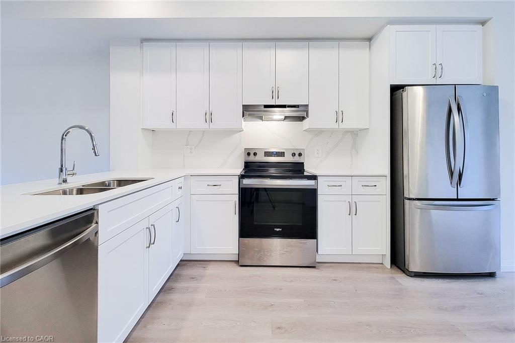20-720 Grey Street, Brantford, ON - Indoor Photo Showing Kitchen With Double Sink With Upgraded Kitchen