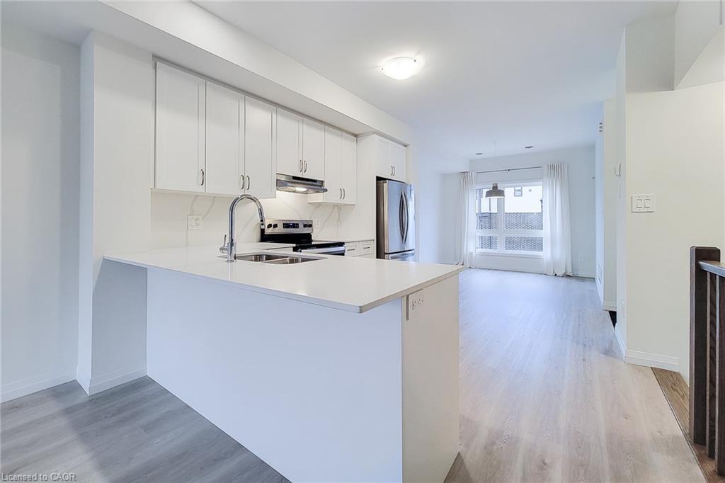 20-720 Grey Street, Brantford, ON - Indoor Photo Showing Kitchen With Double Sink With Upgraded Kitchen