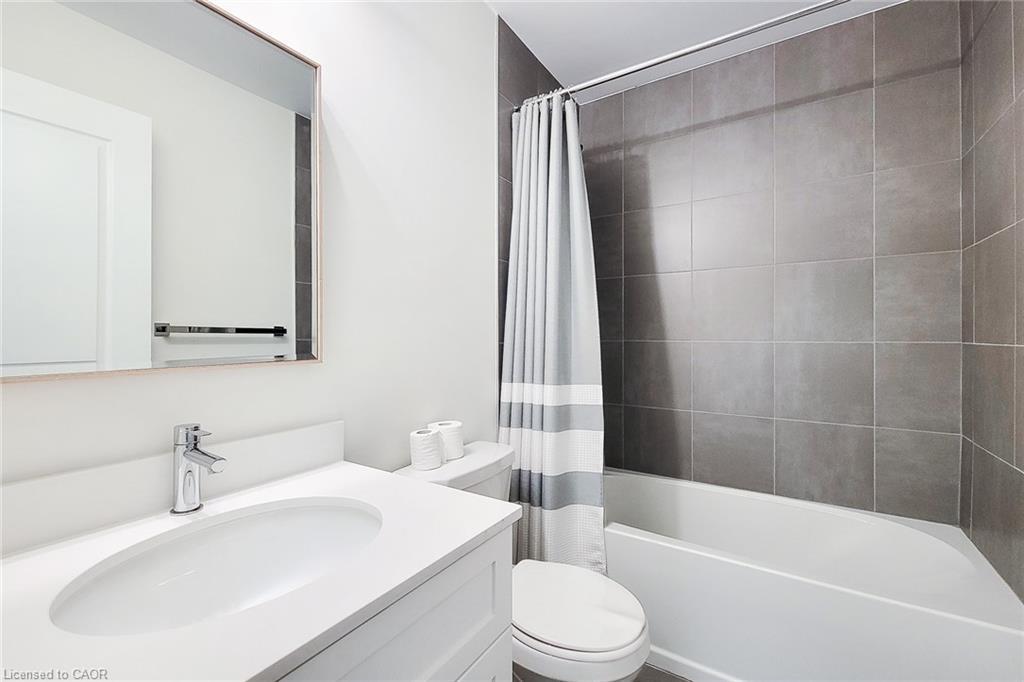 20-720 Grey Street, Brantford, ON - Indoor Photo Showing Bathroom