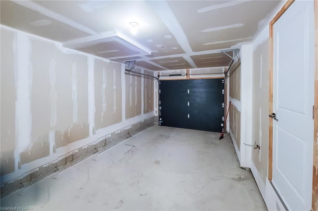 20-720 Grey Street, Brantford, ON - Indoor Photo Showing Garage