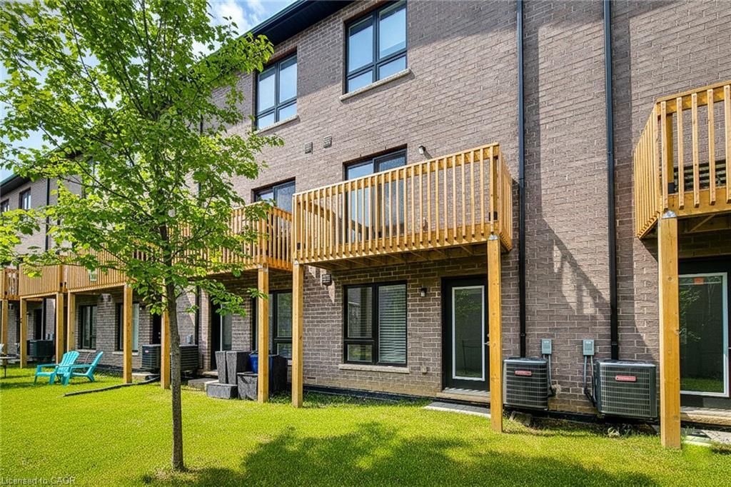 20-720 Grey Street, Brantford, ON - Outdoor