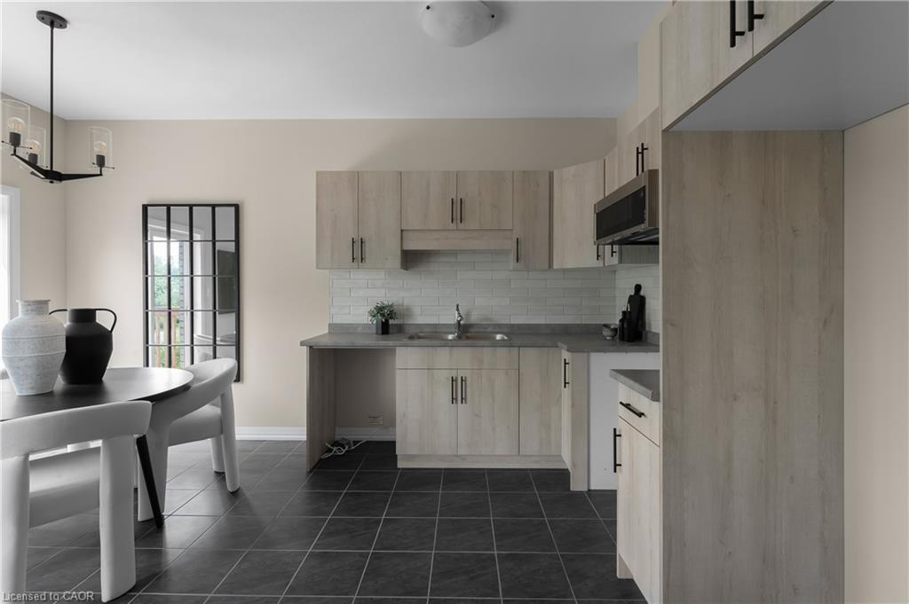 142 Willson Drive, Thorold, ON - Indoor Photo Showing Kitchen
